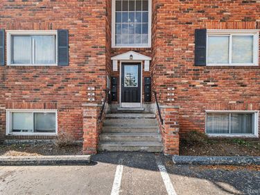 31831 Grand River Avenue W, Unit 52, Farmington, Mi 48336