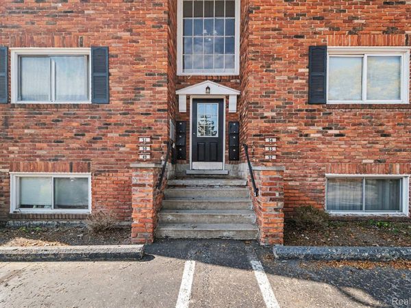 31831 Grand River Avenue W, Unit 52, Farmington, Mi 48336