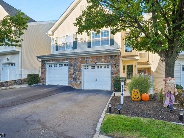 114 Mountainside Dr, Pompton Lakes, NJ 07442