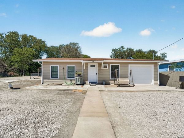 850 Fm 743, Kenedy, TX 78119