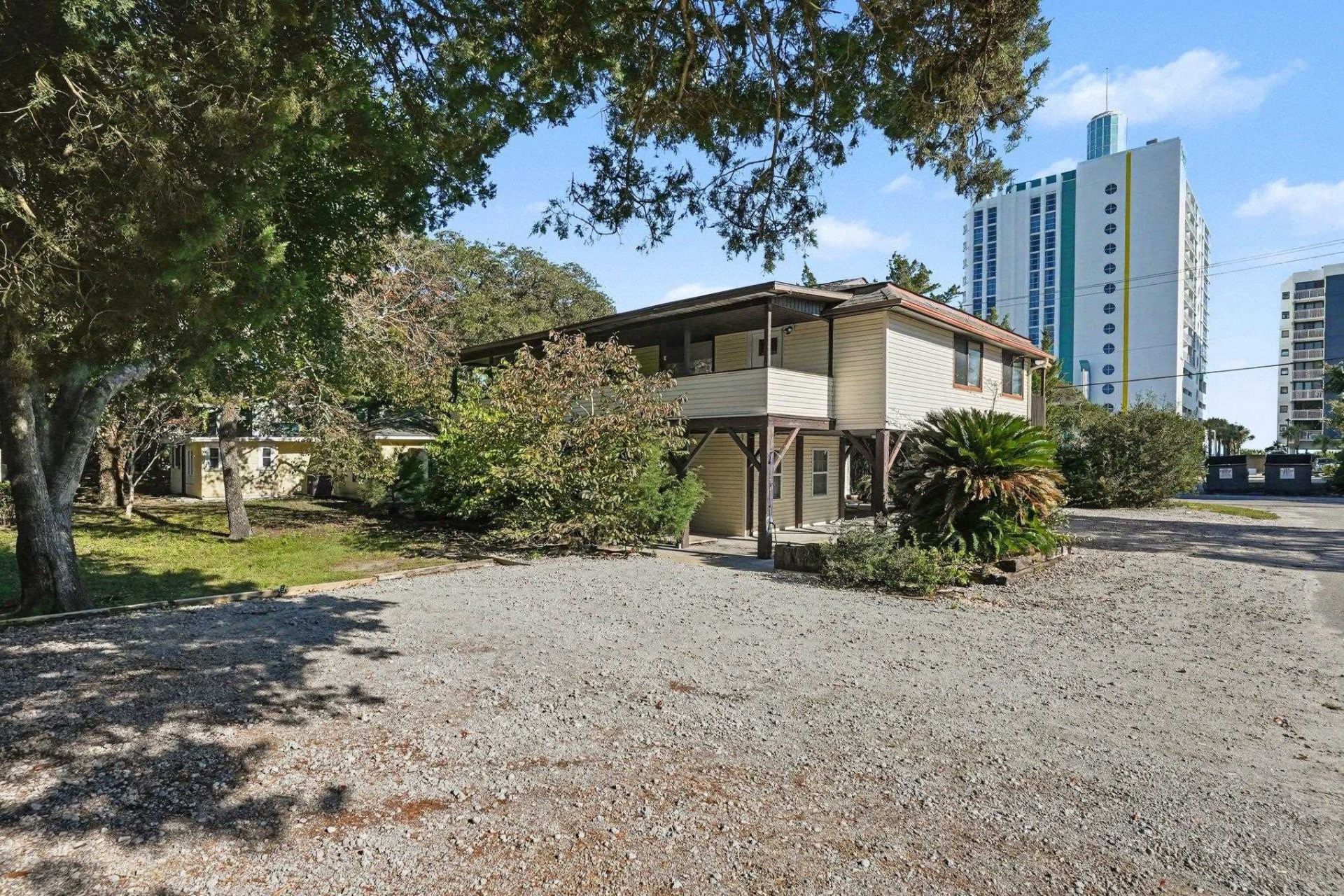 2304 Perrin Dr.  Photo 4
