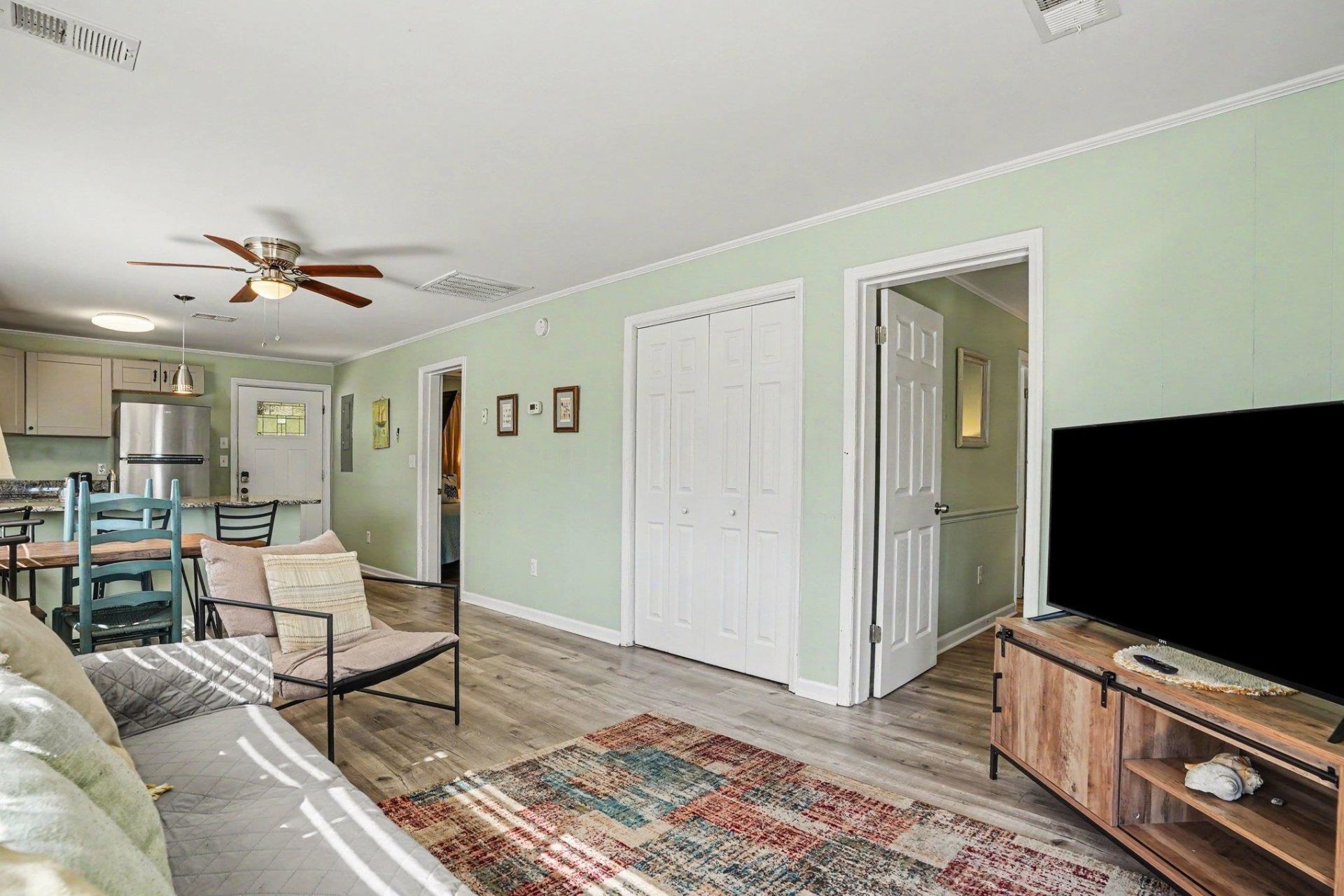 2304 Perrin Dr.  Photo 7