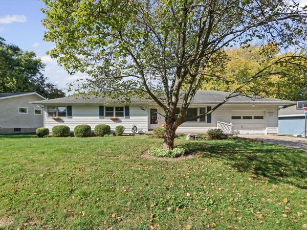 810 Longview Road , Monticello, IL 61856