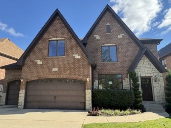 795 N KENILWORTH Avenue, Elmhurst, IL 60126