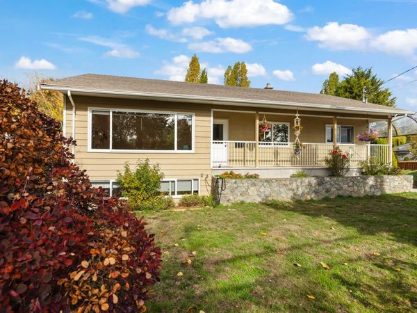586 Normandy Rd , Saanich, BC V8Z 3J2