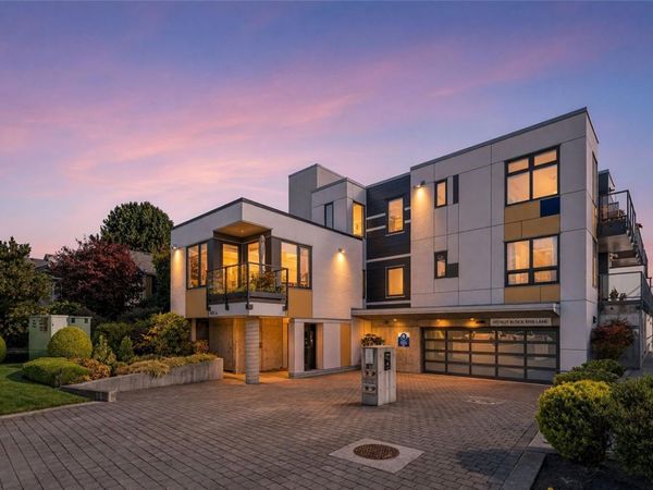 9667A First St , Unit #6, Sidney, BC V8L 3C8