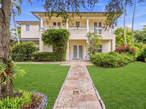 6011 SW 82nd St , South Miami, FL 33143