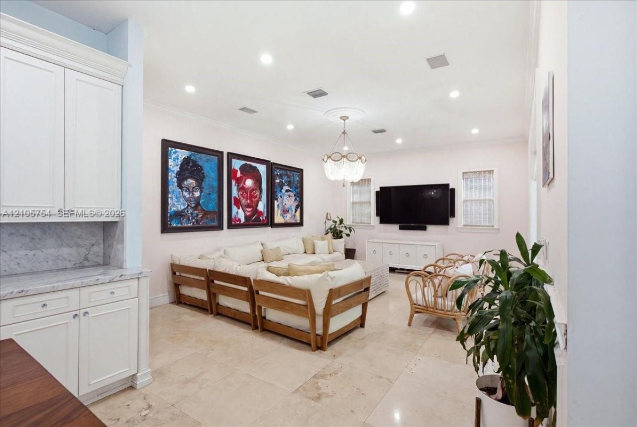 6011 SW 82nd St , South Miami, FL 33143 Photo