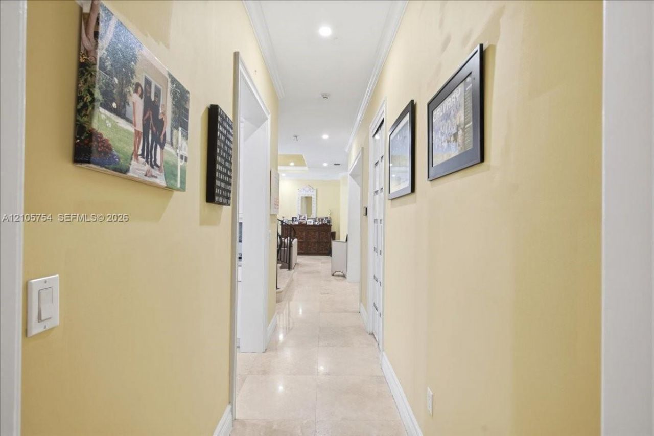 6011 SW 82nd St , South Miami, FL 33143 Photo