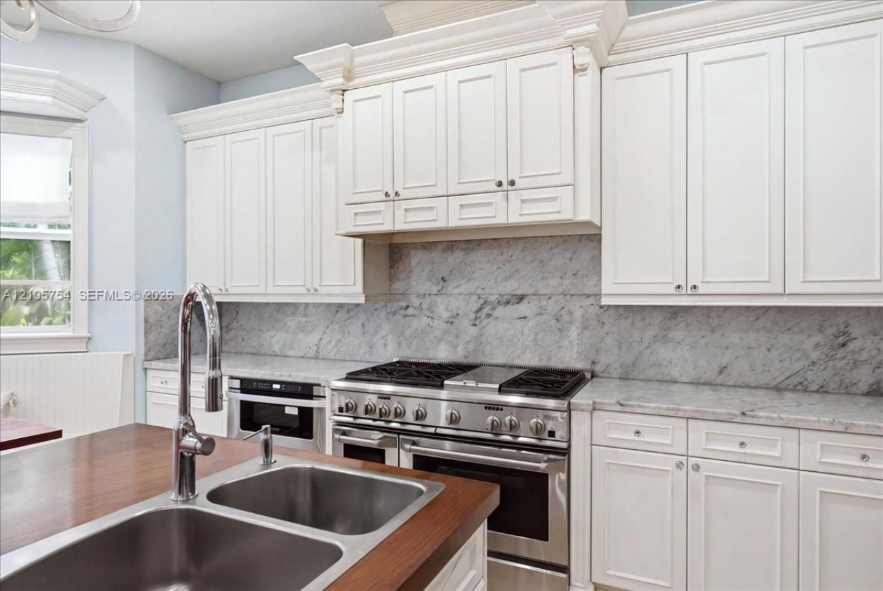 6011 SW 82nd St , South Miami, FL 33143 Photo
