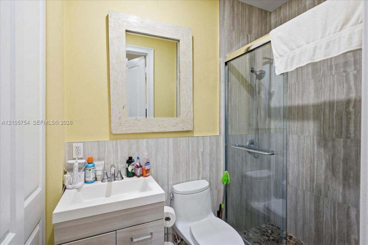 6011 SW 82nd St , South Miami, FL 33143 Photo