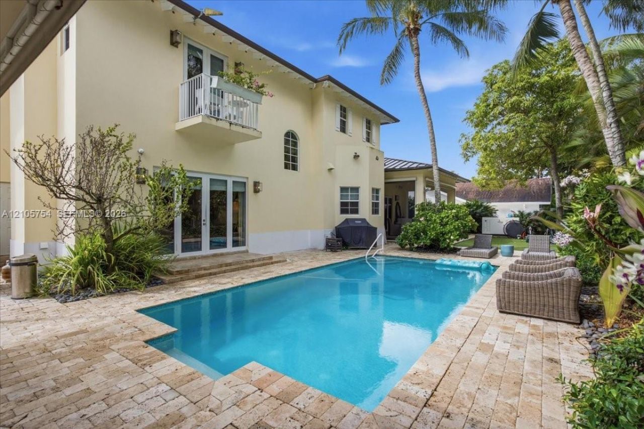 6011 SW 82nd St , South Miami, FL 33143 Photo