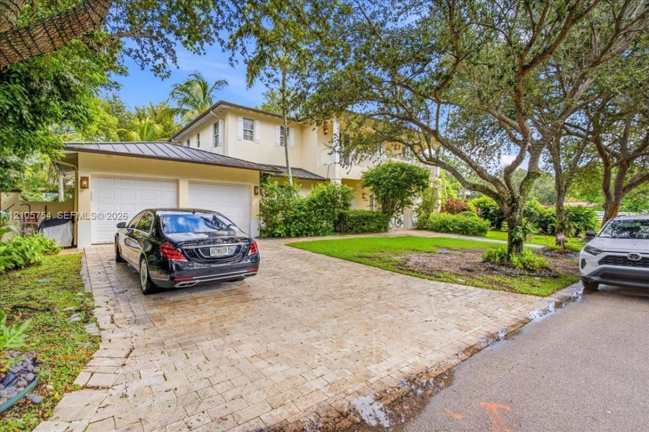 6011 SW 82nd St , South Miami, FL 33143 Photo