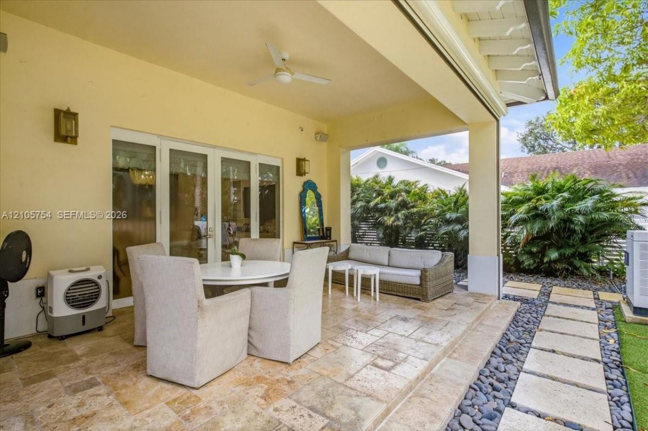 6011 SW 82nd St , South Miami, FL 33143 Photo