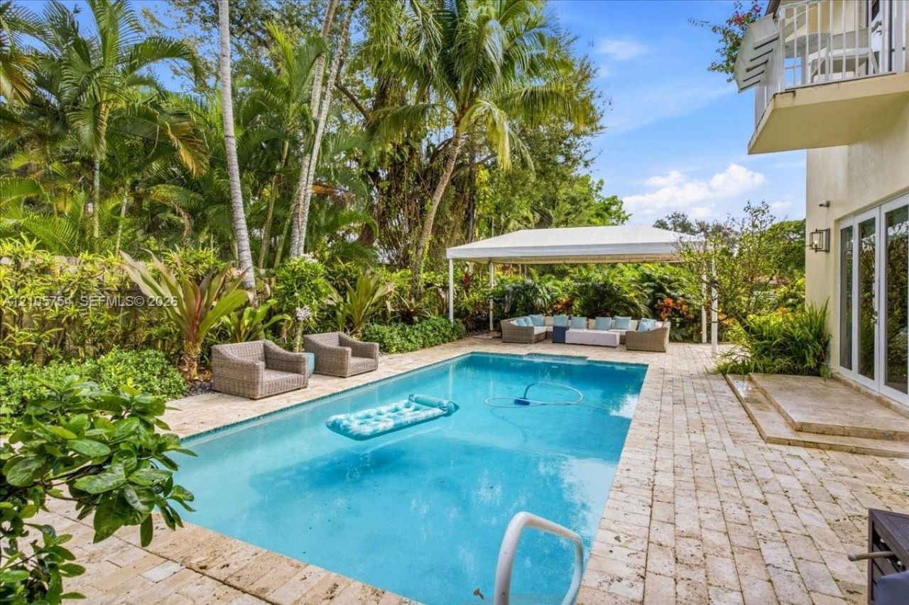 6011 SW 82nd St , South Miami, FL 33143 Photo