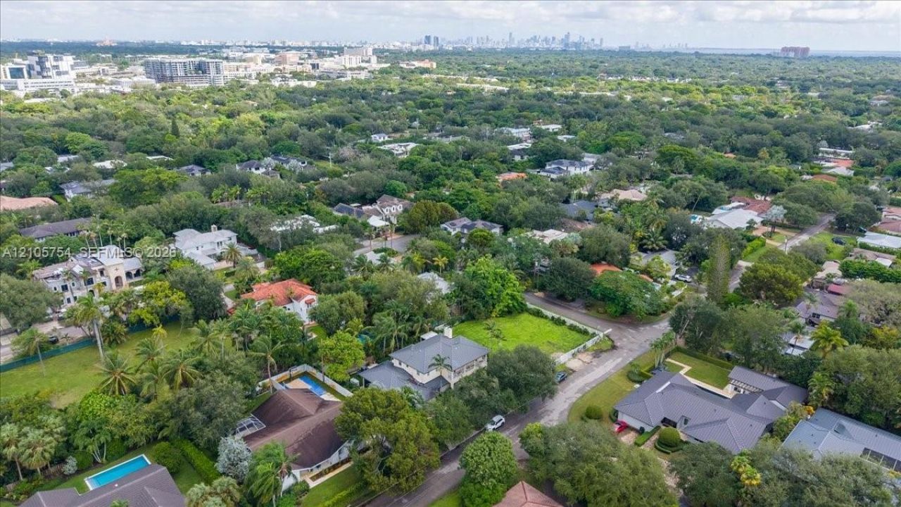 6011 SW 82nd St , South Miami, FL 33143 Photo