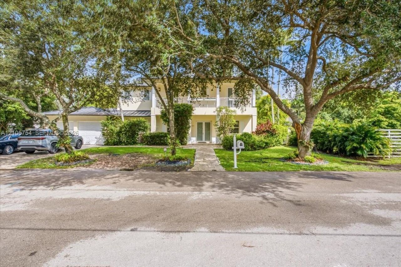 6011 SW 82nd St , South Miami, FL 33143 Photo