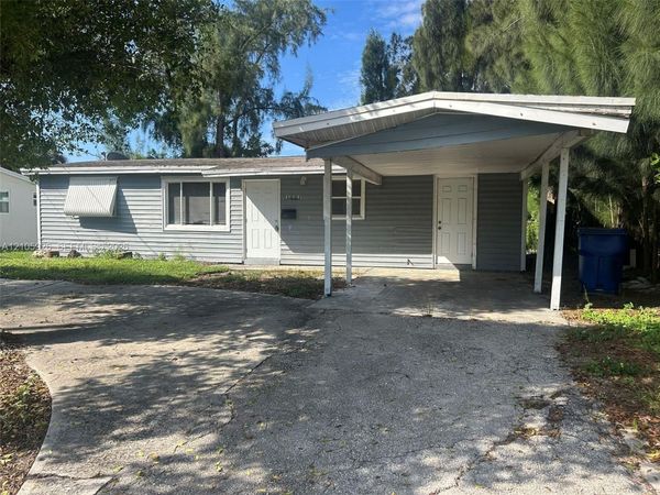1601 W Avenue H W , Riviera Beach, FL 33404