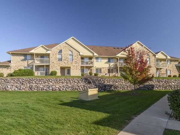 4875 Easy STREET, Unit 12, Hartland, WI 53029