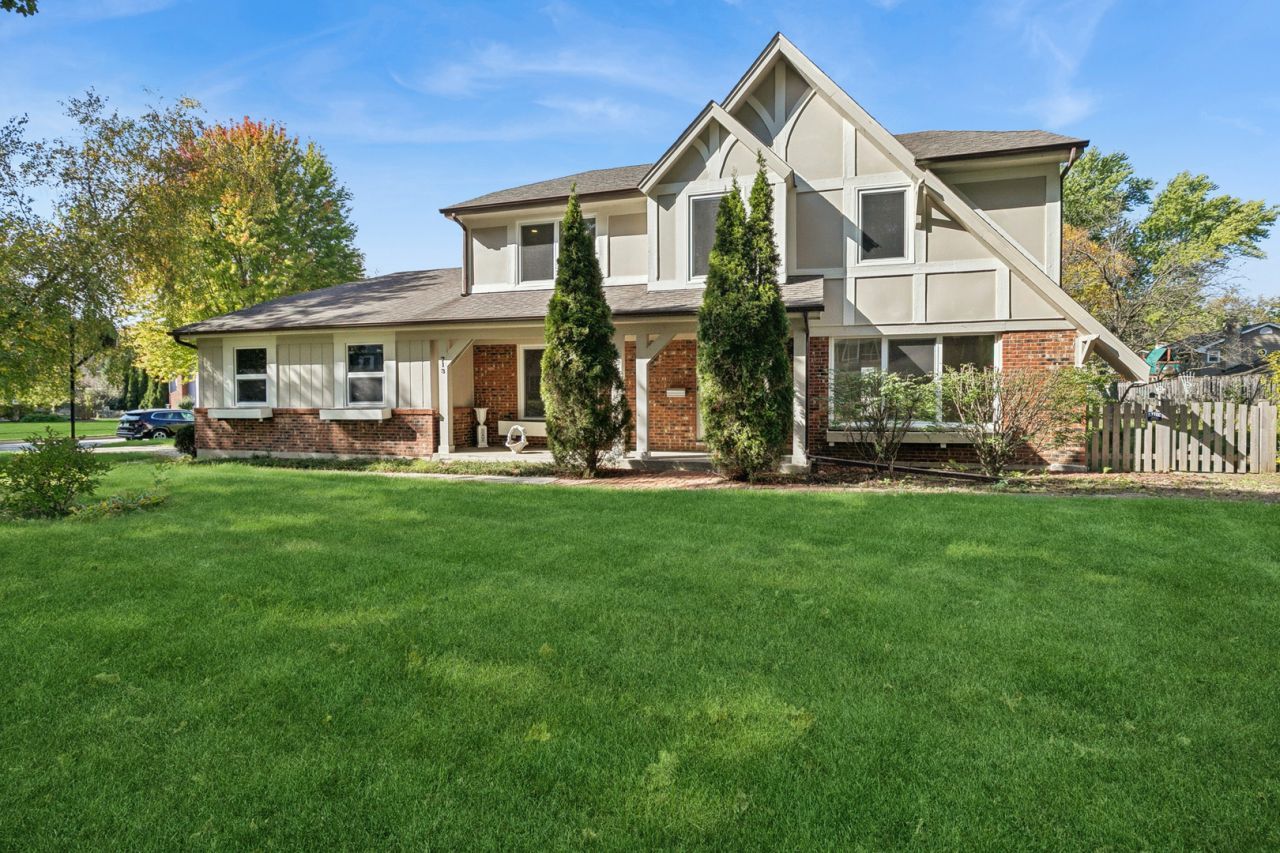 713 Dawes Street, Libertyville, IL 60048 Main Photo