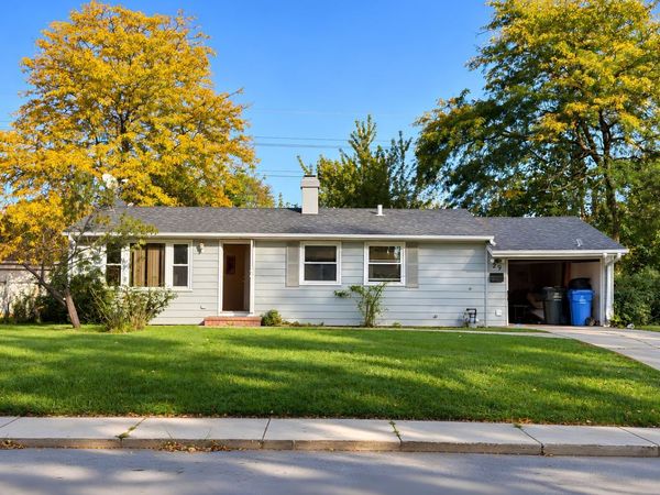 29 Alameda Drive , Carpentersville, IL 60110
