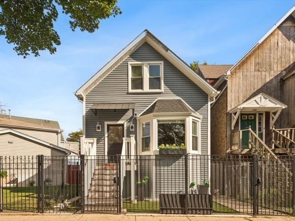 2966 W Nelson Street , Chicago, IL 60618