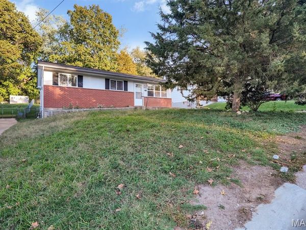 6136 Emerald Avenue, St Louis, MO 63135