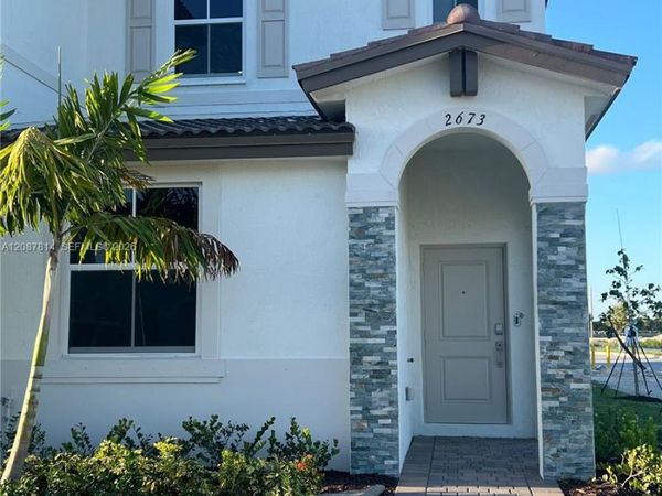 2673 SE 28th St, Homestead, FL 33035