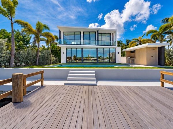 271 N Shore Dr , Miami Beach, FL 33141