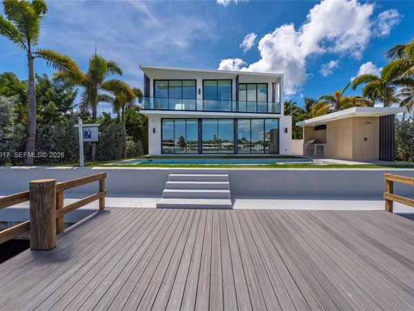 271 N Shore Dr , Miami Beach, FL 33141