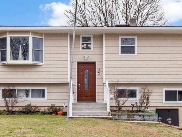 2 Somers Lane , Smithtown, NY 11738