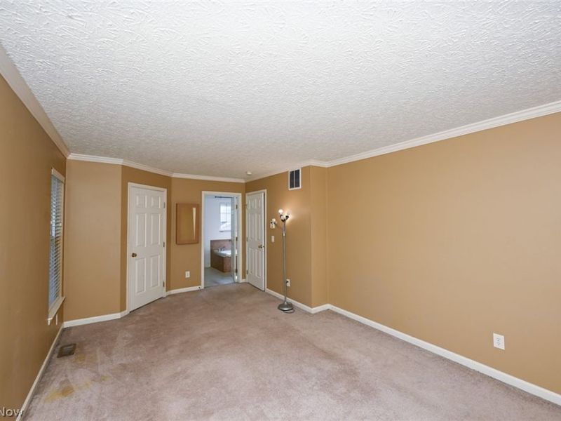 1930 Northgate Circle, Akron, OH 44320 Photo 18