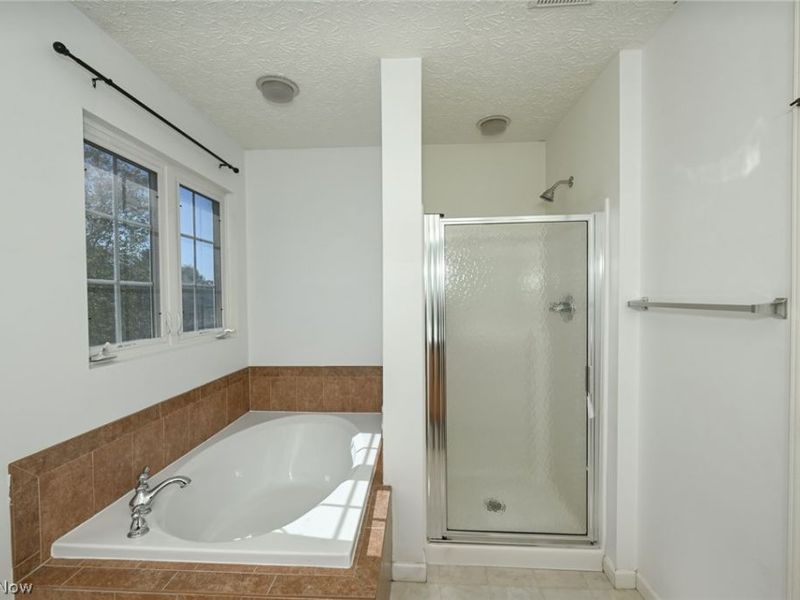 1930 Northgate Circle, Akron, OH 44320 Photo 19