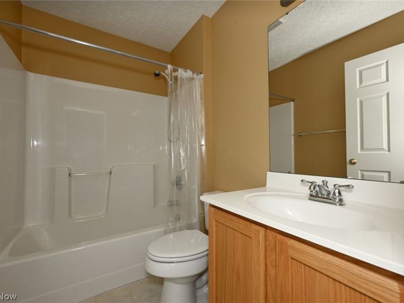 1930 Northgate Circle, Akron, OH 44320 Photo 24