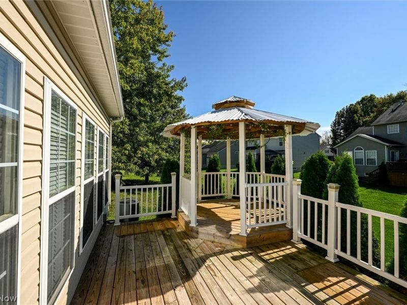 1930 Northgate Circle, Akron, OH 44320 Photo 5