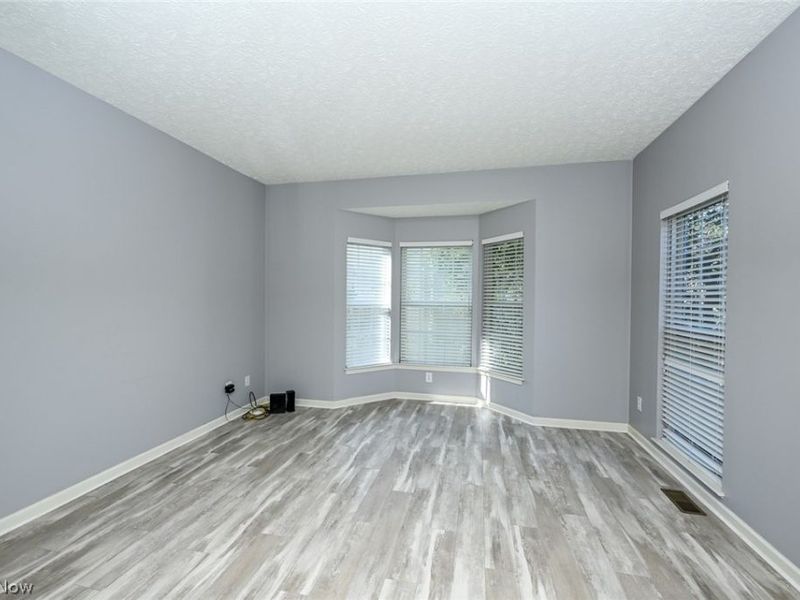 1930 Northgate Circle, Akron, OH 44320 Photo 8