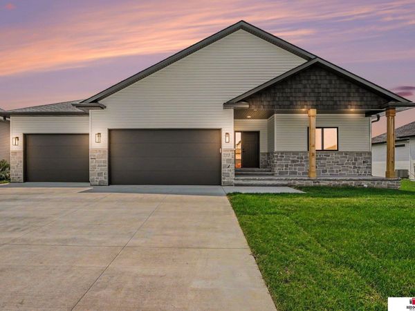 7315 isidore Drive, Lincoln, NE 68516