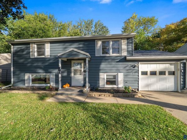 3904 E 21st St, Sioux Falls, SD 57103