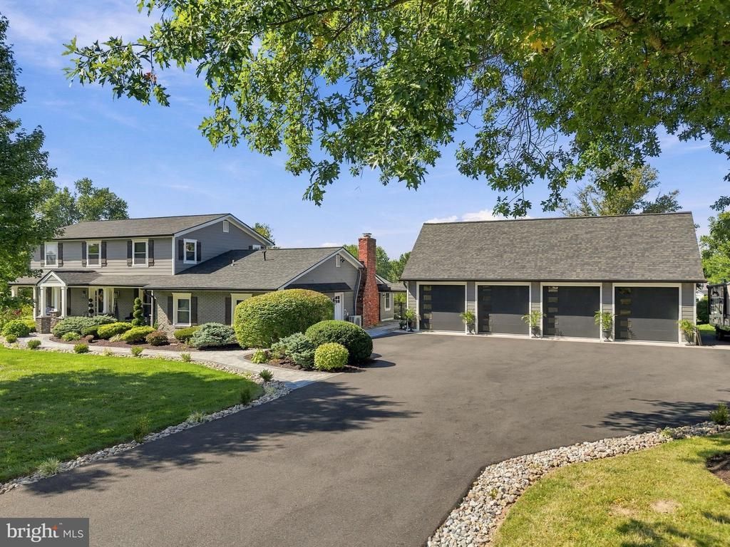 104 N VASSAR DRIVE, QUAKERTOWN, PA 18951