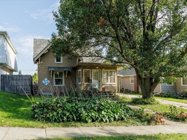 911 8th Street, Nevada, IA 50201