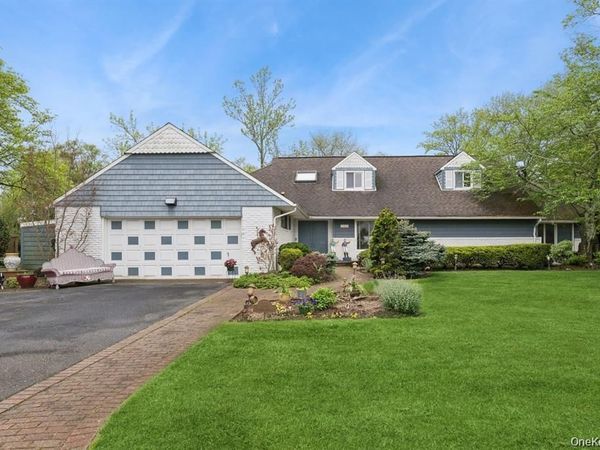 1302 Azure Place , Hewlett, NY 11557