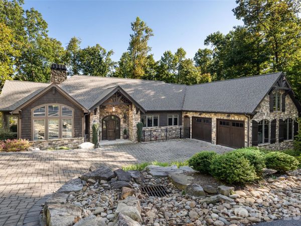 2 Cherokee Orchard Court, Fairview, NC 28730