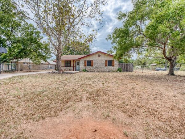 212 N River Oaks DR, Burnet, TX 78611