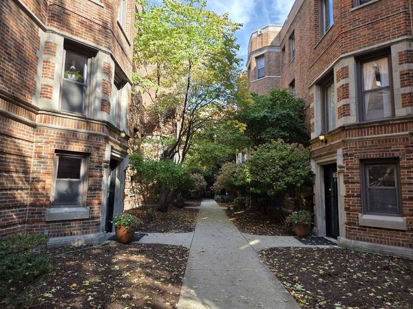 1654 W FARWELL Avenue, Unit 2i, Chicago, IL 60626