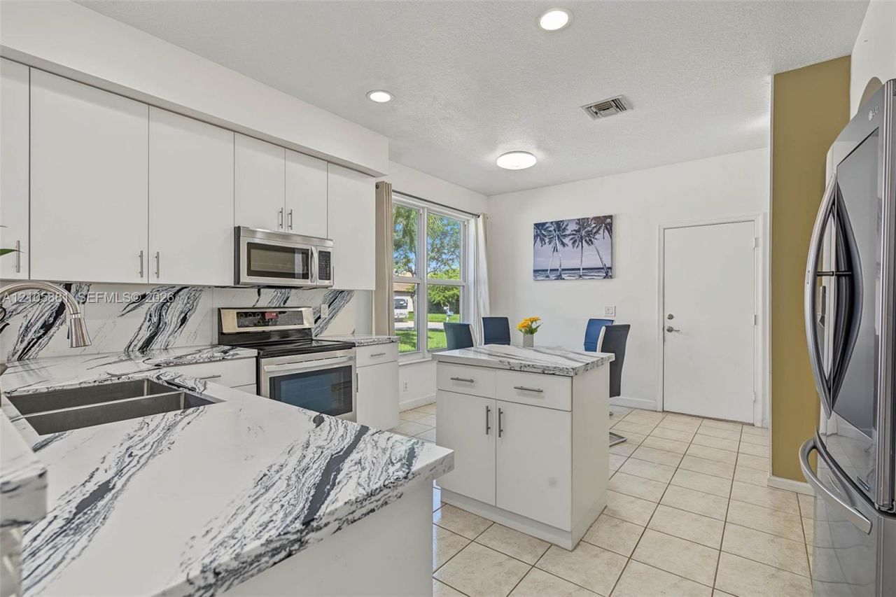 1588 SW 191st Ave , Pembroke Pines, FL 33029 Photo