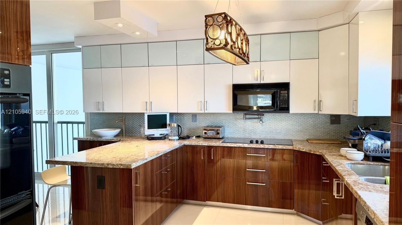 19707 Turnberry Way, Unit TH-6, Aventura, FL 33180 Photo