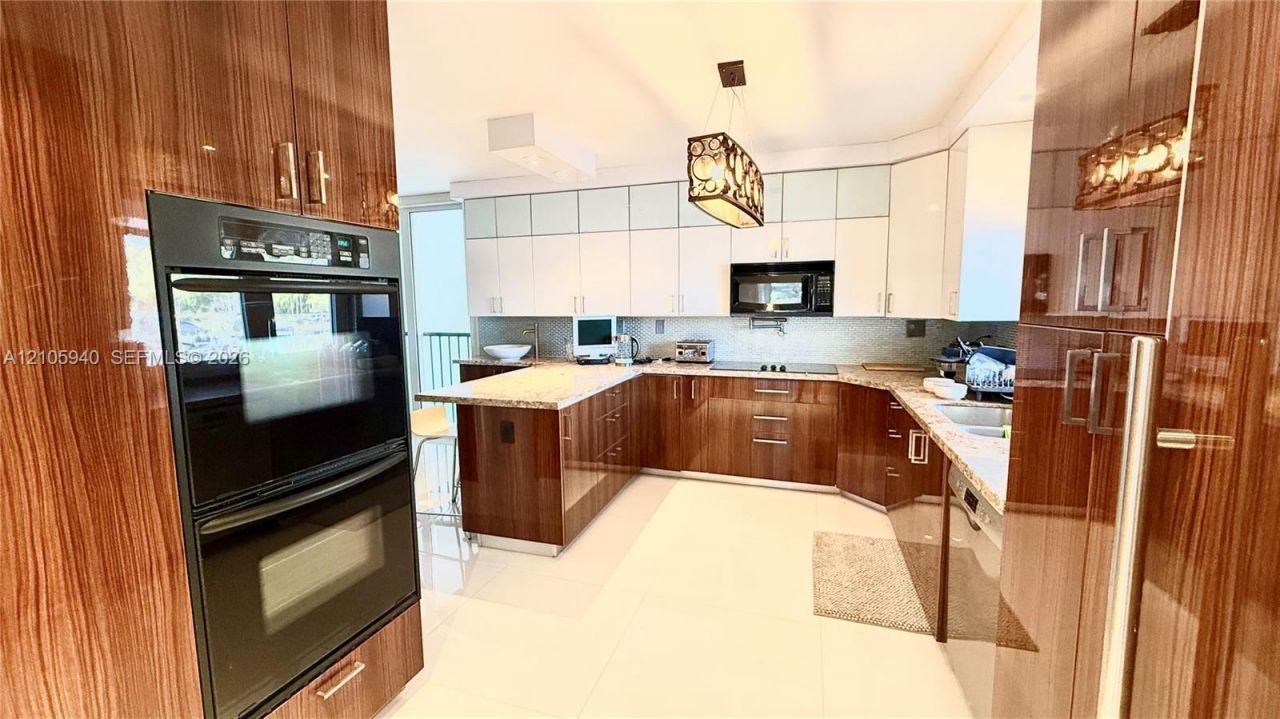 19707 Turnberry Way, Unit TH-6, Aventura, FL 33180 Photo