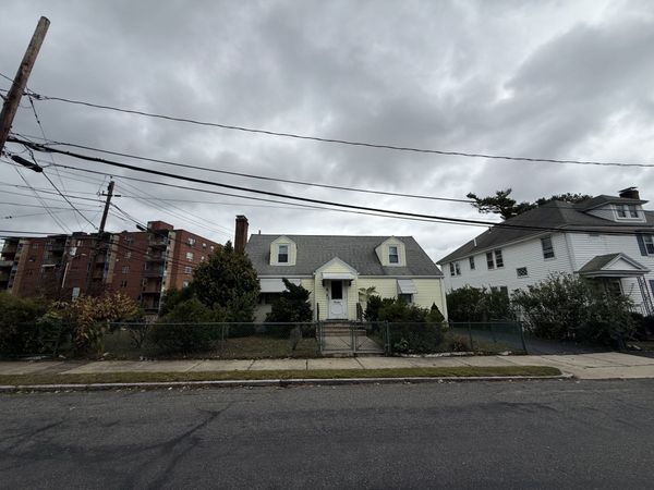 19 Brookdale Rd, Arlington, MA 02474