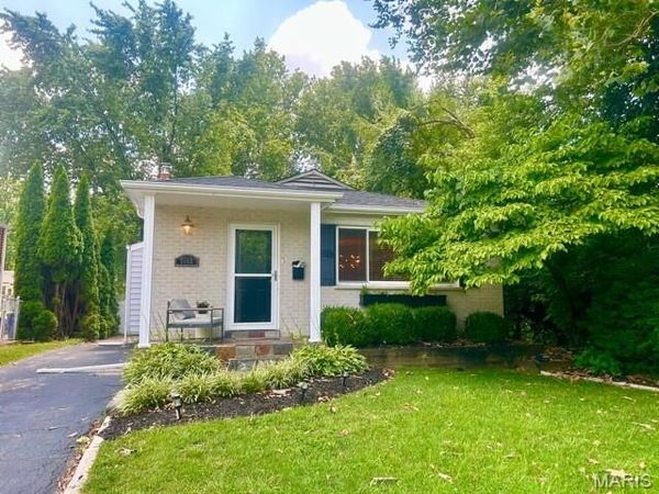7582 Blackberry Avenue, St Louis, MO 63130