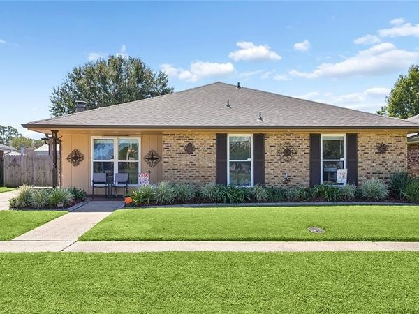 9 N CATAHOULA Court, Kenner, LA 70065